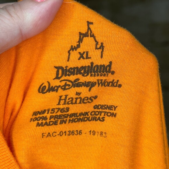 WALT DISNEY WORLD UNISEX NEW RETRO POP CENTURY VACATION ANIMATION TEE SIZE XL - Picture 3 of 3